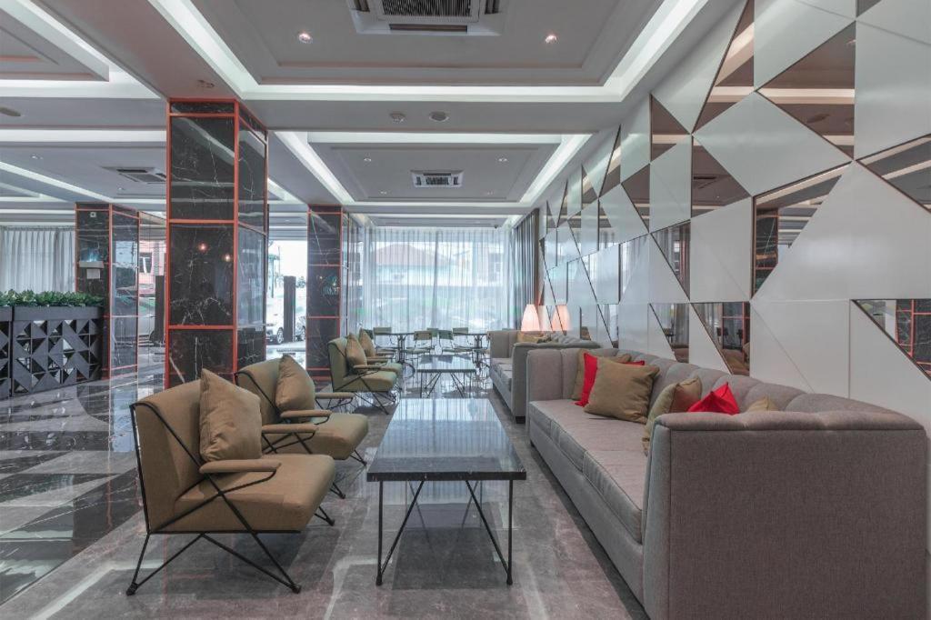 Versa Hotel Bekasi Exterior photo